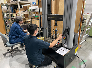 株式会社ナカヤ社内での製品性能検証の様子